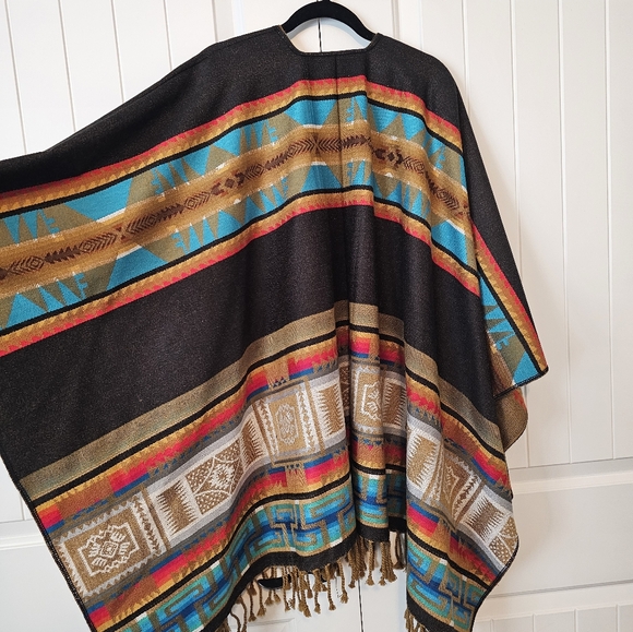 Multicolor Patterned Poncho - Picture 4 of 6